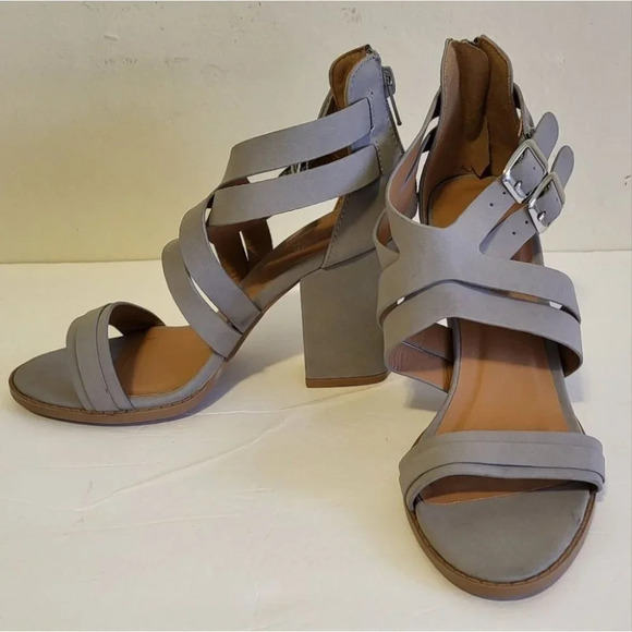 Charlotte Russe Shoes - Women's Charlotte Russe Sandals (Grey - Size 7)
